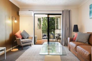 Stylish Beachside 1BR Apartment - 0