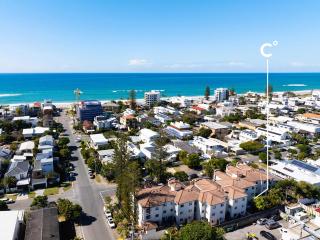 Stylish Beachside 1BR Apartment - 9