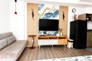 Modern Condo Near Airport Free Wi-Fi, Netflix, Pool & Gym - 3