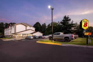 Super 8 by Wyndham East Stroudsburg - Poconos - 5
