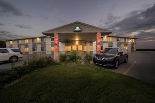 Days Inn by Wyndham York - 9