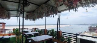 Hotel Royal Shantii Inn with Ganges View - 1