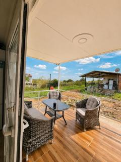 Cozy Retreat Near Airport Patio & Nature - 8