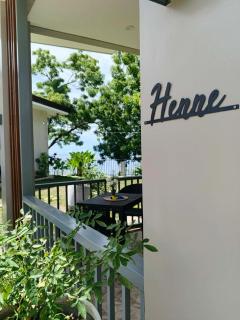 Henne - 3