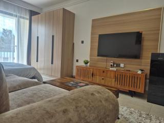 Warm Wood Studio - 9