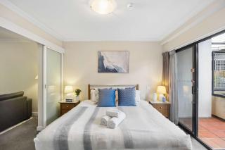 Mounts Bay 1 Bed Unit AC Parking & Balcony - 7