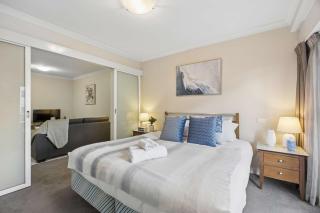Mounts Bay 1 Bed Unit AC Parking & Balcony - 2