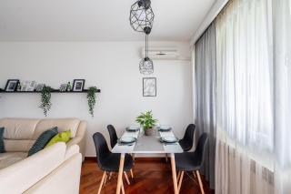 Spacious apartment - free parking - fast WiFi - 8