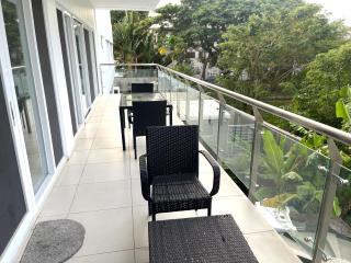 3 Bedroom Family Apartment Beachside - 4