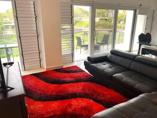 3 Bedroom Family Apartment Beachside - 1