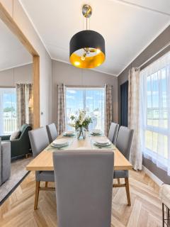 The Grand Lodge in Parkdean Resort, Camber Sands, Sleeps 8, Pet friendly, Fast WiFi - 5