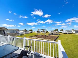 The Grand Lodge in Parkdean Resort, Camber Sands, Sleeps 8, Pet friendly, Fast WiFi - 1
