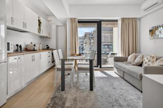 Central & Modern Apartment Close to Old Town - 6