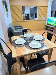 U7 La Guardia Townhouse 2 Bedroom unit near IT Park Free Parking - 8