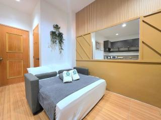 U7 La Guardia Townhouse 2 Bedroom unit near IT Park Free Parking - 5