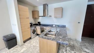 Luxury 1-Bedroom Waterfront Apartment with Large Terrace, Reef Island - 4