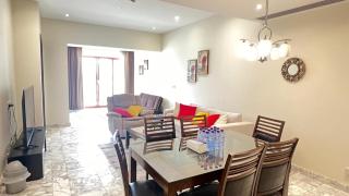 Luxury 1-Bedroom Waterfront Apartment with Large Terrace, Reef Island - 3