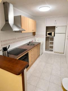 Private Garden Patio & Balcony 2-Bedroom Apartment - 5