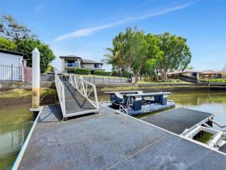 Spacious Family & Pet-friendly Home on the Canal - 9