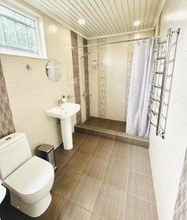 Cozy Dez Guest House with Dreamy Mountain Views - 1