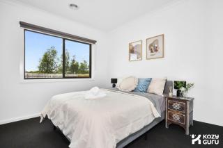KozyGuru Pakenham Comfortable 4-Bedroom House - 6