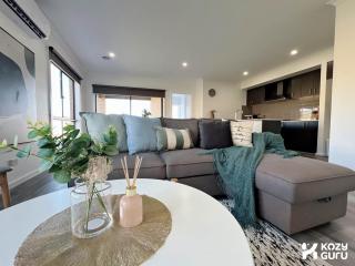 KozyGuru Pakenham Comfortable 4-Bedroom House - 3