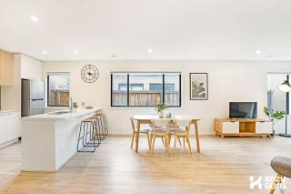 KozyGuru | Greenvale | Charming 7 Bed House - 2