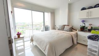 Beachfront Mosaic Condo - Cozy 1BR Sleeps 2 with Rooftop Pool - 8