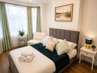 Spacious house,Parking - 8