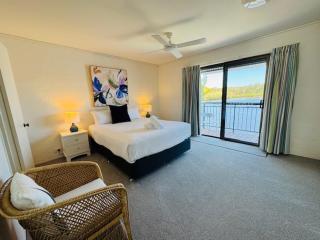2 Bedroom Waterfront Wayba Quays - 1