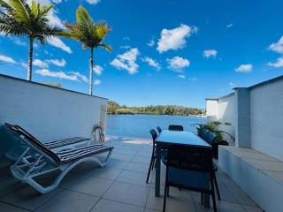 2 Bedroom Waterfront Wayba Quays - 9