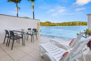 2 Bedroom Waterfront Wayba Quays - 2