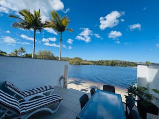2 Bedroom Waterfront Wayba Quays - 0