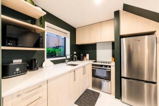 Cozy & Stylish Central City Retreat 1-Bedroom Retreat - 7