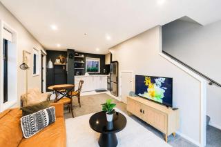 Cozy & Stylish Central City Retreat 1-Bedroom Retreat - 4