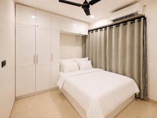 2BR Luxury Apartment Near Airport & Beach - 6