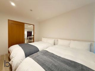 Tokaichi BLD by b hotel - 2BR Apt with Kitchen near Peace Park Walk to Tram - 7