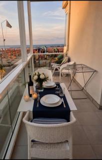 Ampio monolocale con terrazza fronte mare 104 - 8