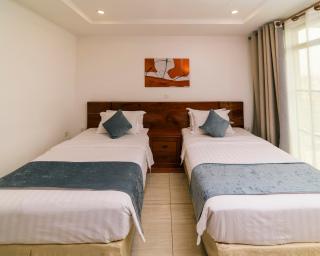 Highlands Suites Hotel and Apartments - 9