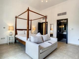 Vacationer Holiday Homes I Modern 3 Bed Villa I Private Pool I Luxury Retreat I Whispering Pines - 8