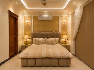Spacious & Stylish 4-Bedroom Home in Prime DHA Phase 6 - 9