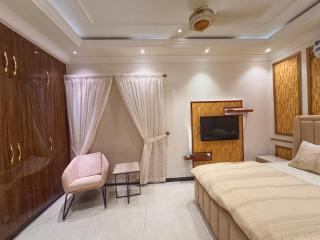 Spacious & Stylish 4-Bedroom Home in Prime DHA Phase 6 - 6