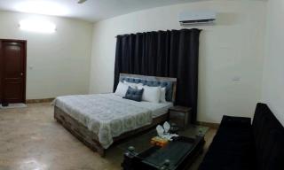 1 Bedroom Bungalow in Clifton Near Sea View - 1