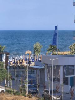Beach Side Alezzi Luxury Large Apartment - Beach Pool & Spa Resort la 10 m de plaja - 8
