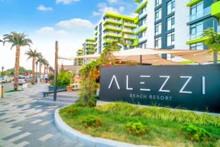 Beach Side Alezzi Luxury Large Apartment - Beach Pool & Spa Resort la 10 m de plaja - 3
