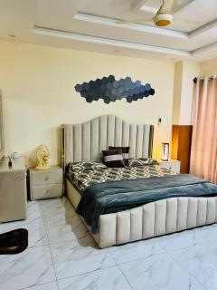 Safari Valley Lodges - Luxury & Standard Apartments, Bahria Town Phase 8 - 8