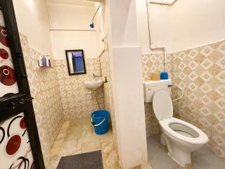 BEST FAMILY HOTEL NEAR SEA BEACH PURI - RK HOLIDAY HOME PURI - Near Light house Beach- Golden Beach and Shree Jagannath Temple , NON AC ROOMS ,Wifi , Kitchen and Free Parking - 4