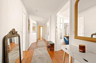 Kandinsky Apartment with Balcony - 3