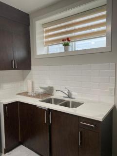 Cozy Two Bedroom Secondary Suite - 6