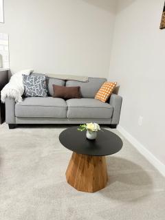Cozy Two Bedroom Secondary Suite - 0